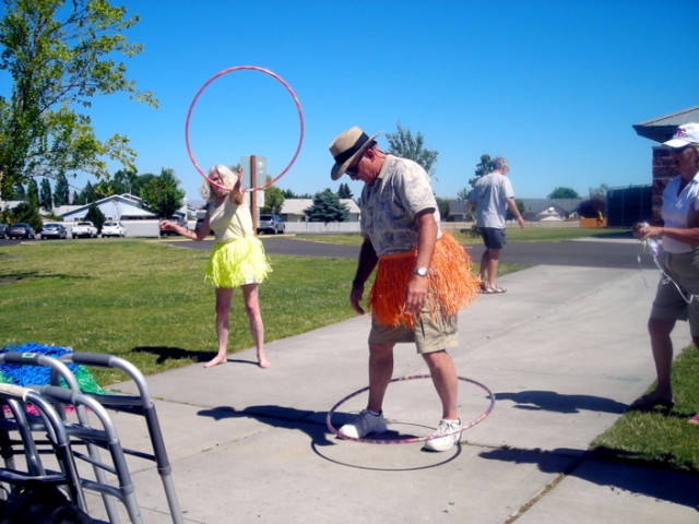 Gary- the hoop is supposed to circle your waist, not rest on your ankles!